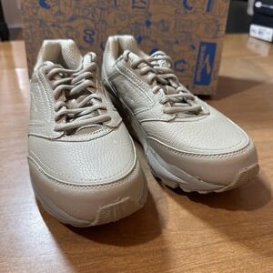 Brooks Addiction Walker Shoes Womens Size 7 2A Bone Leather Walking Narrow